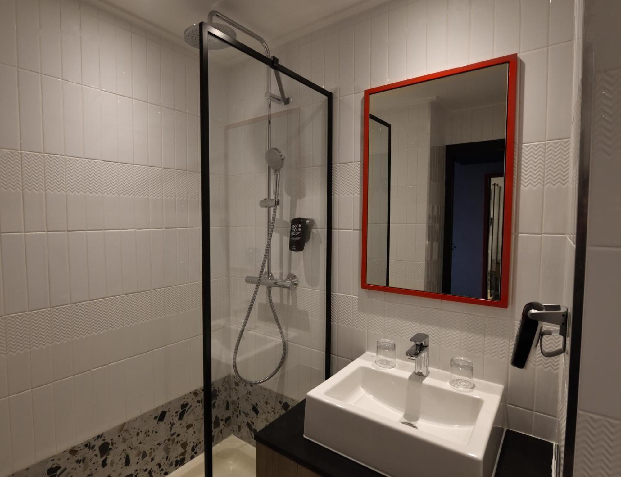 ホテル Ibis Styles Abidjan Marcory エクステリア 写真