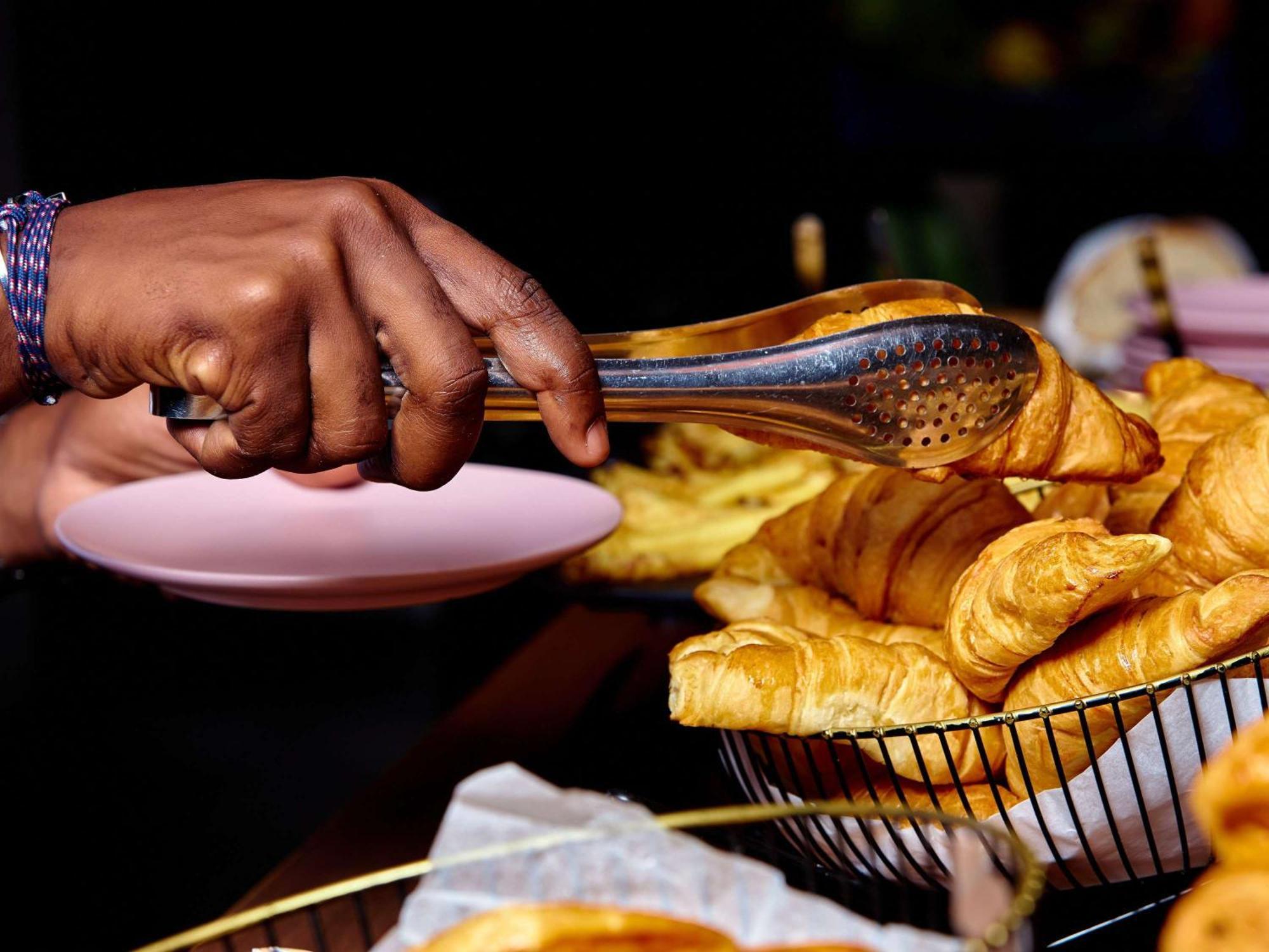 ホテル Ibis Styles Abidjan Marcory エクステリア 写真