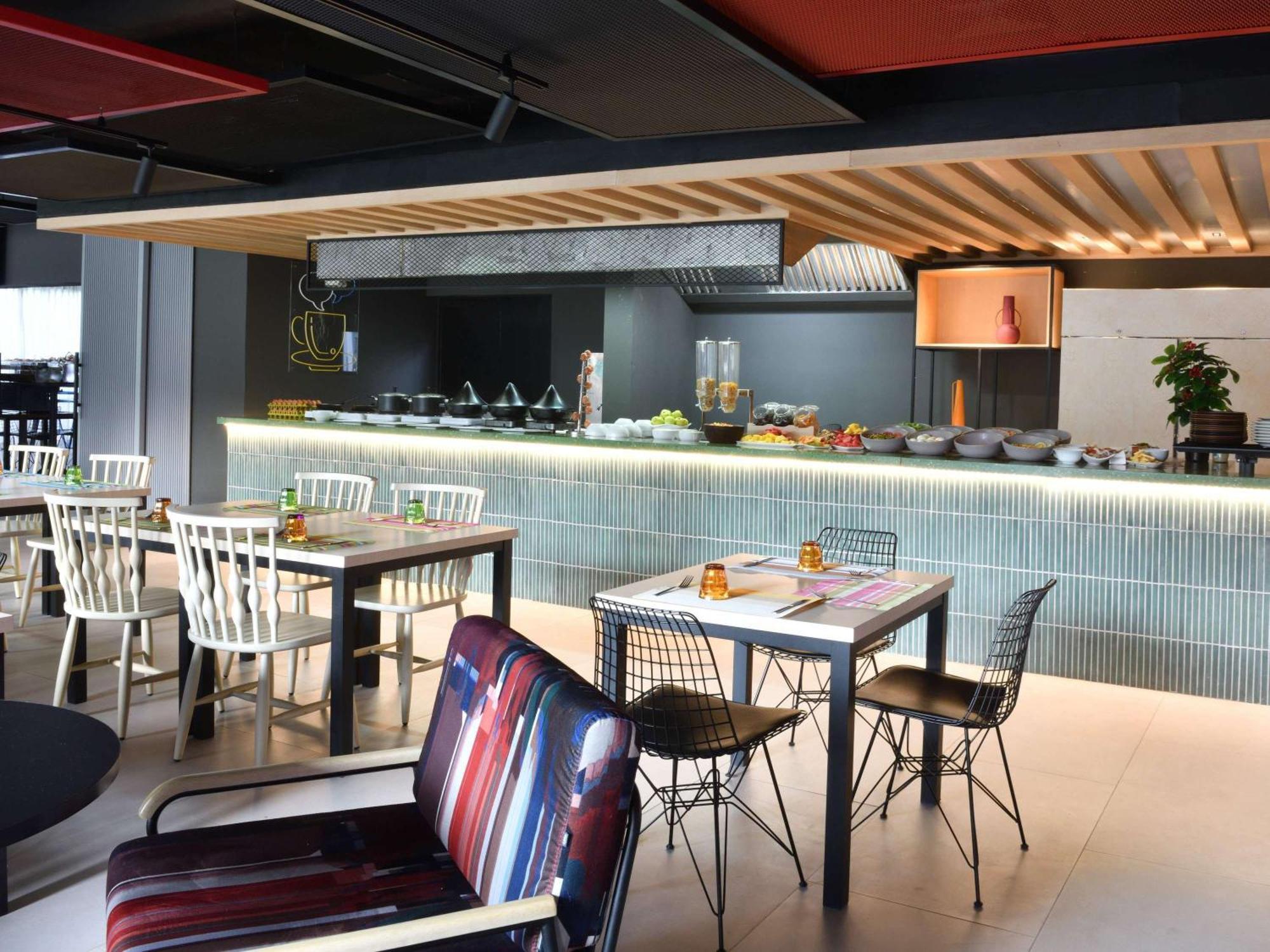 ホテル Ibis Styles Abidjan Marcory エクステリア 写真
