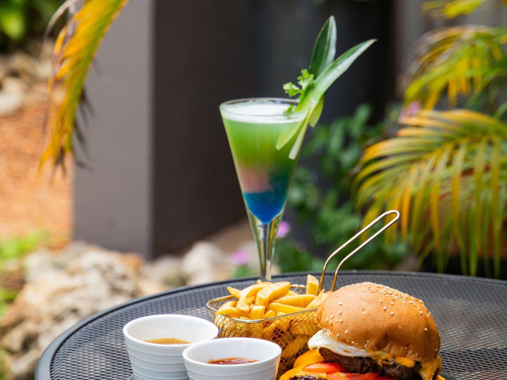ホテル Ibis Styles Abidjan Marcory エクステリア 写真