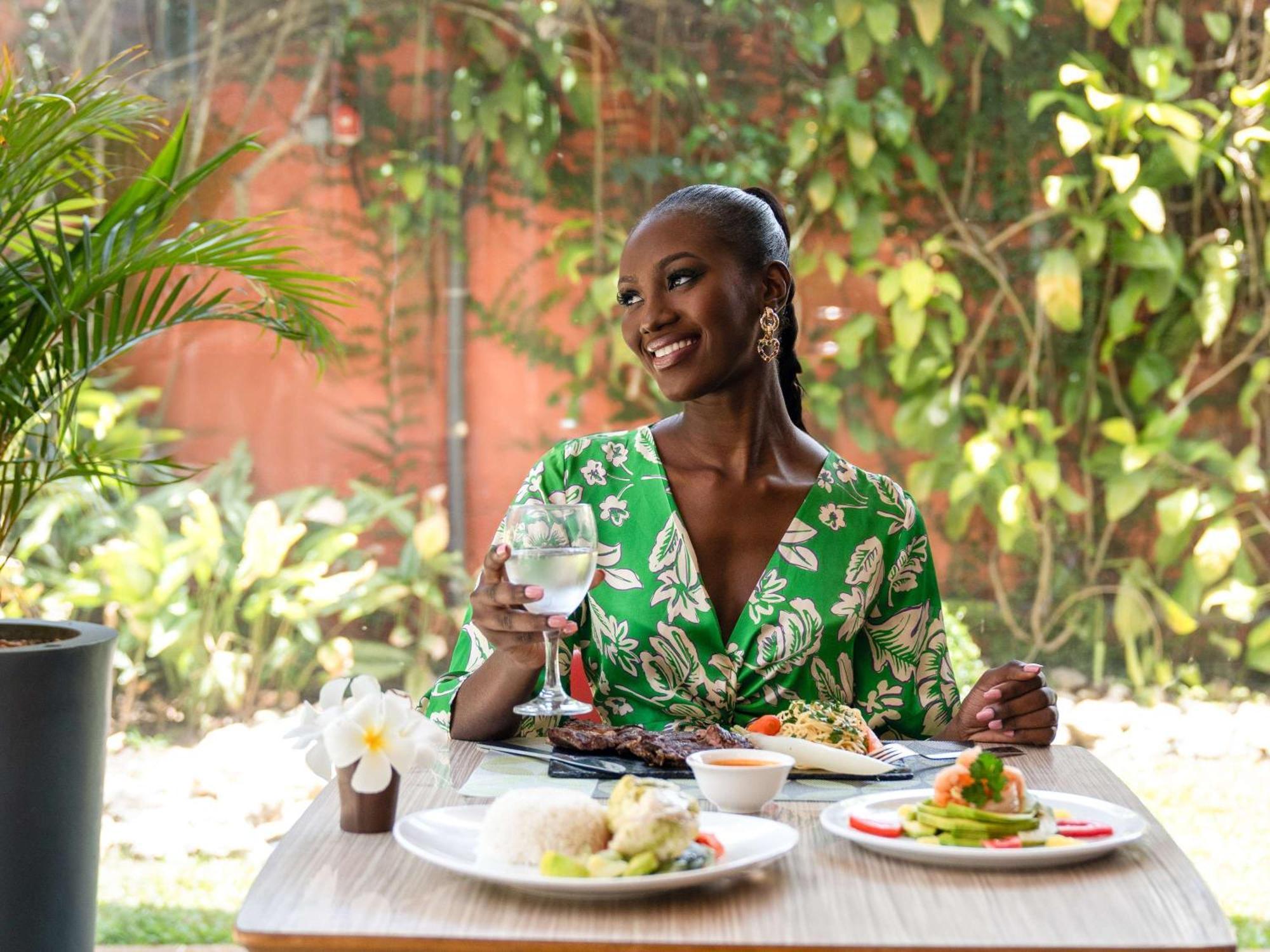 ホテル Ibis Styles Abidjan Marcory エクステリア 写真