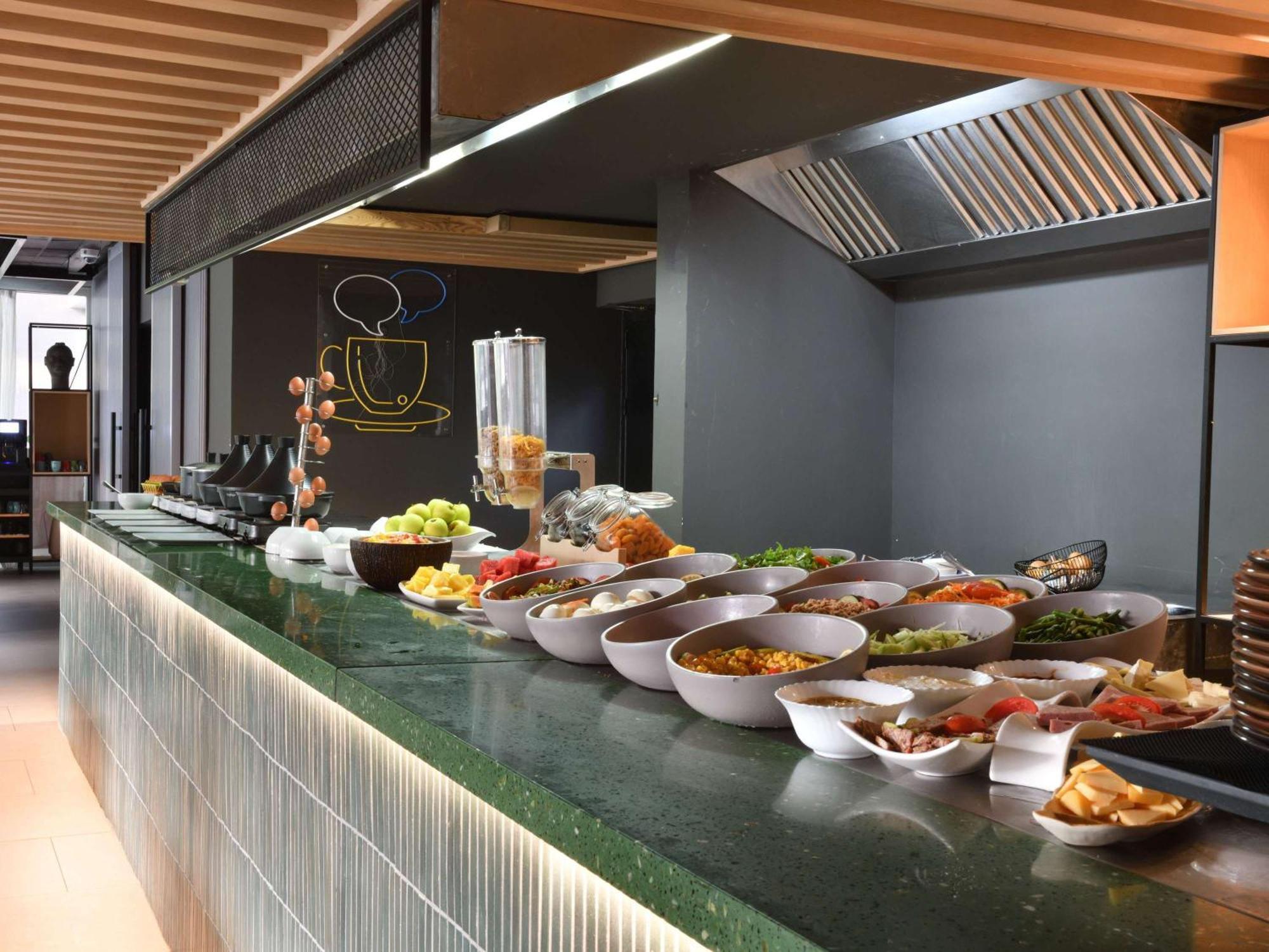 ホテル Ibis Styles Abidjan Marcory エクステリア 写真
