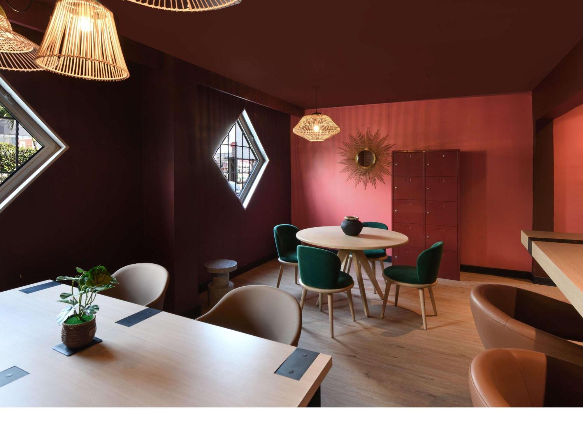 ホテル Ibis Styles Abidjan Marcory エクステリア 写真