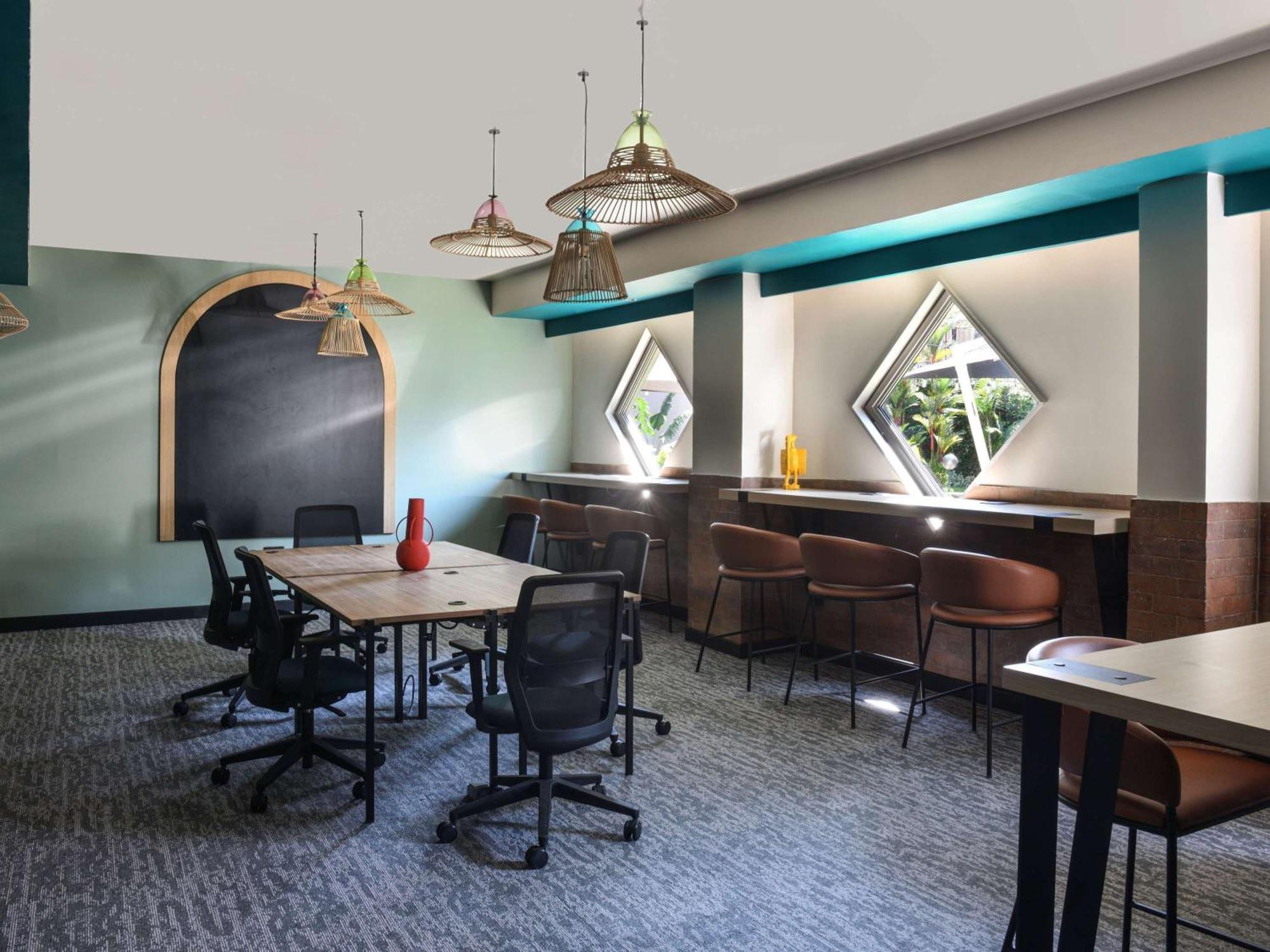 ホテル Ibis Styles Abidjan Marcory エクステリア 写真